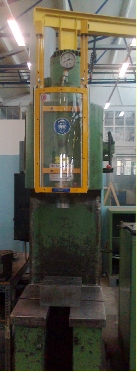 HydraulikpressemitSchutz1